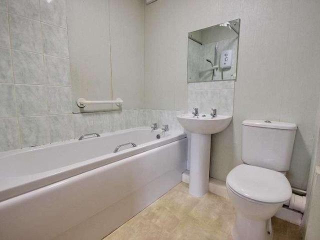 2 bed flat for sale
