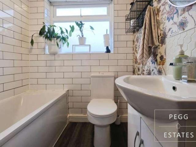2 bed flat for sale
