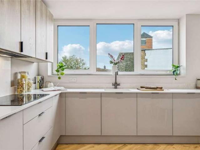 2 bed flat for sale