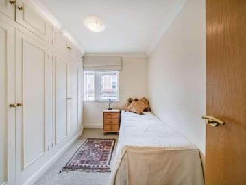 2 bed flat for sale