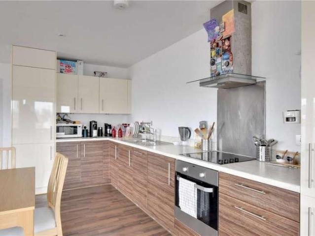 2 bed flat for sale