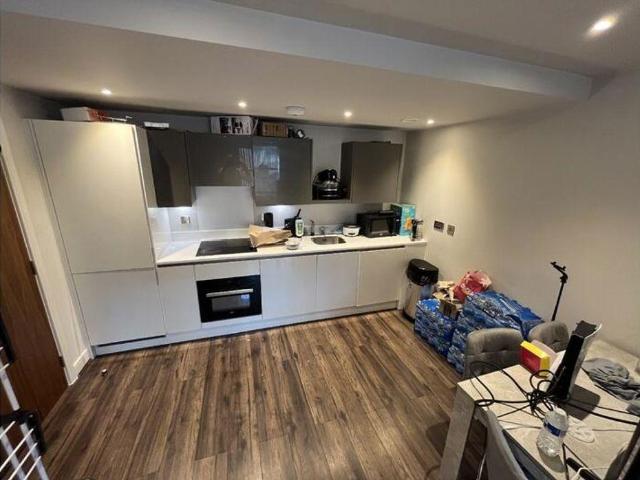 2 bed flat for sale