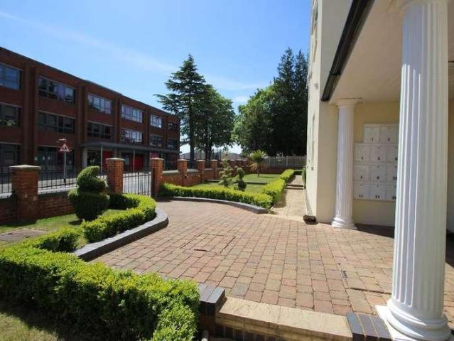 2 bed flat for sale