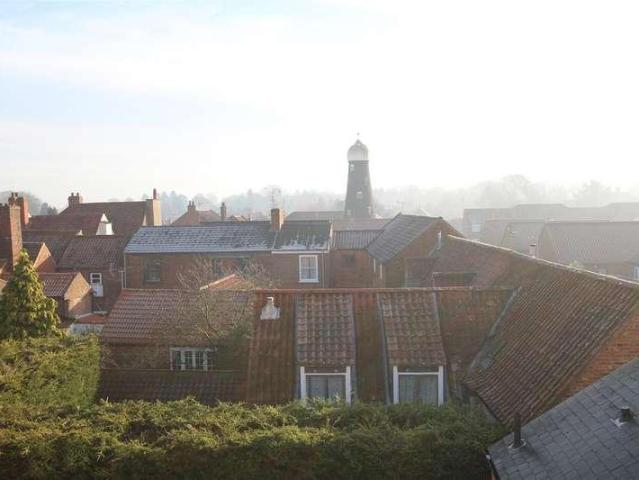 2 bed flat for sale