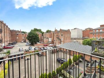 2 bed flat for sale