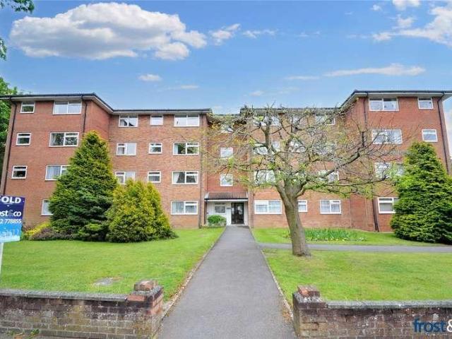 2 bed flat for sale