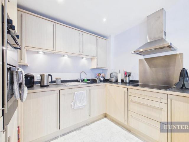 2 bed flat for sale