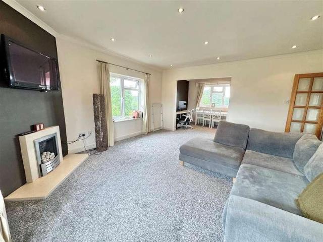 2 bed flat for sale