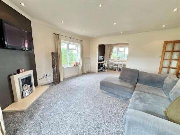 2 bed flat for sale