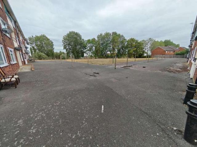 2 bed flat for sale