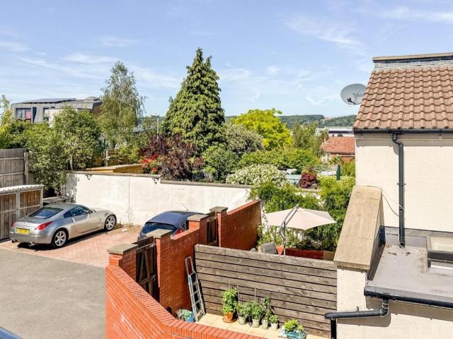 2 bed flat for sale