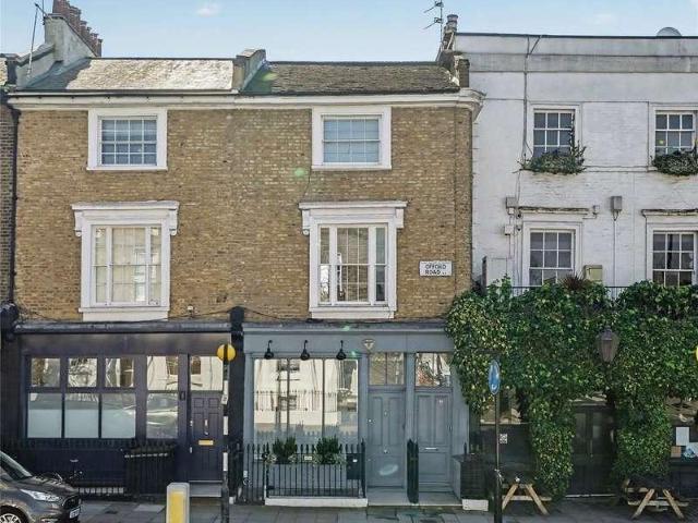 2 bed flat for sale