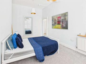 2 bed flat for sale