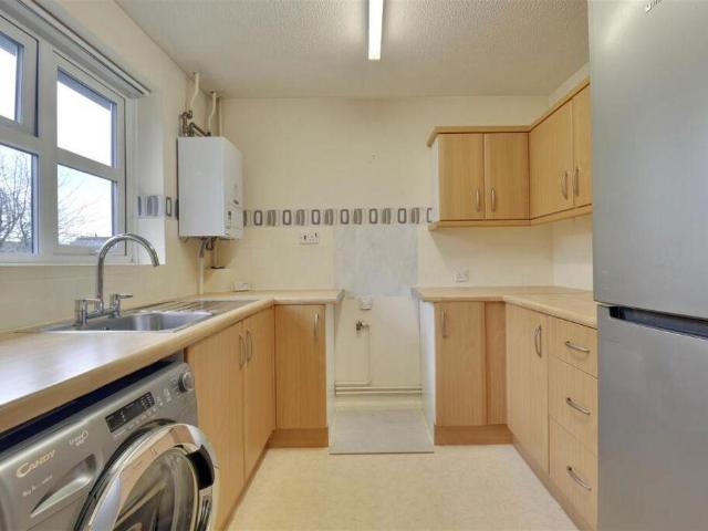2 bed flat for sale