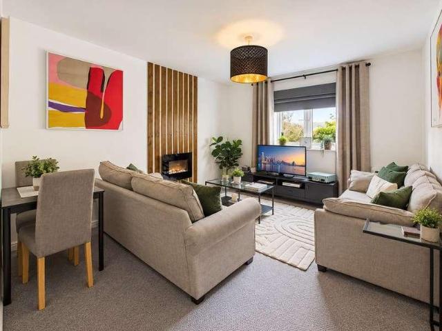 2 bed flat for sale