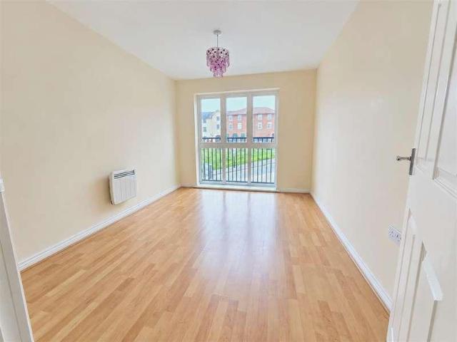 2 bed flat for sale