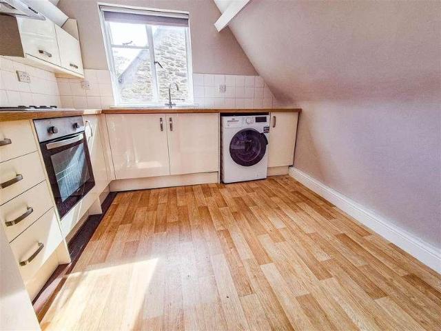 2 bed flat for sale