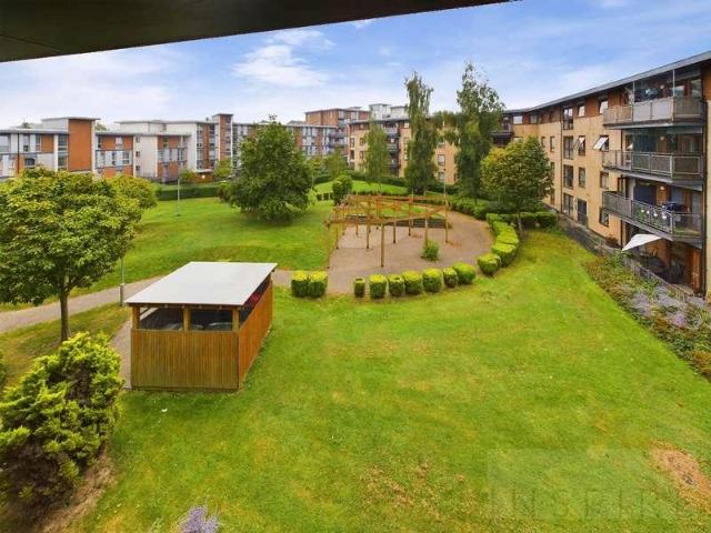 2 bed flat for sale