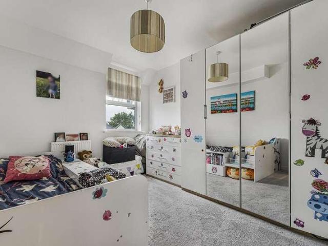 2 bed flat for sale