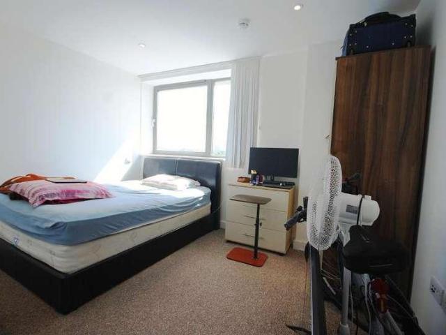 2 bed flat for sale