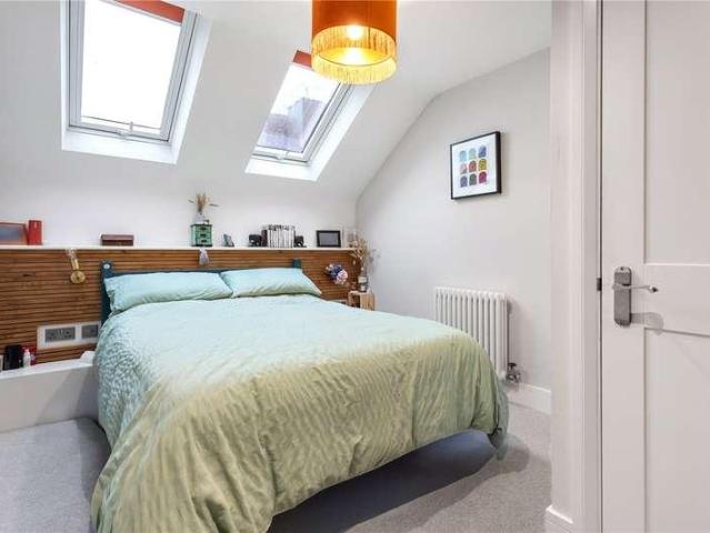 2 bed flat for sale