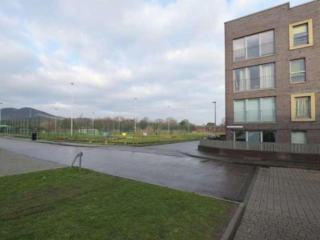 2 bed flat for sale