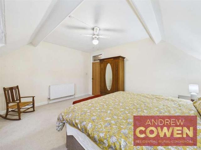 2 bed flat for sale