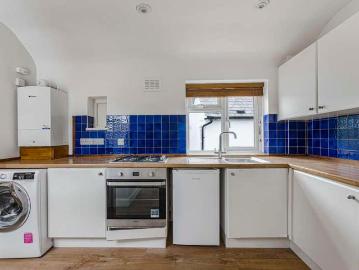 2 bed flat for sale