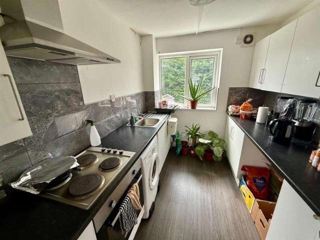 2 bed flat for sale