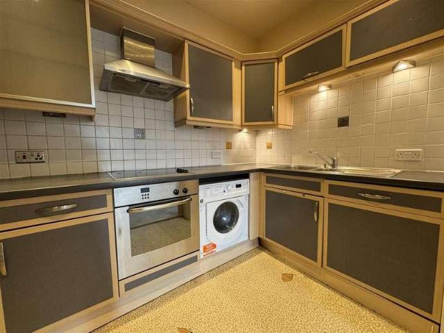 2 bed flat for sale