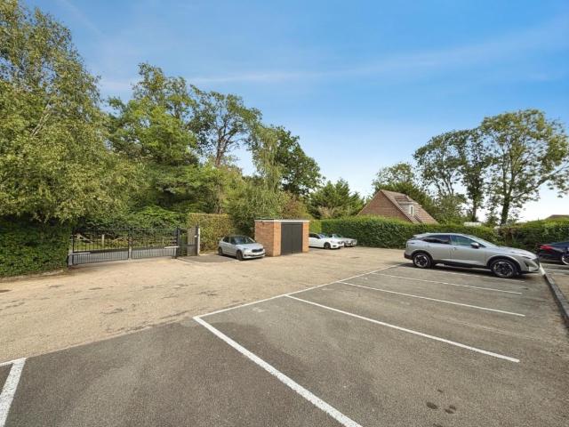 2 bed flat for sale