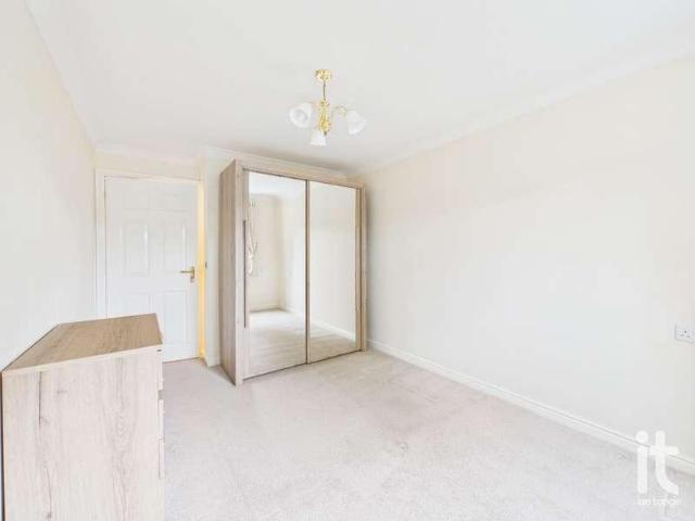 2 bed flat for sale