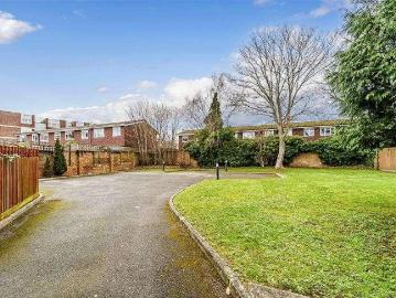2 bed flat for sale