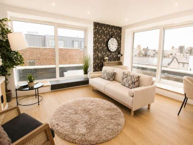 2 bed flat for sale