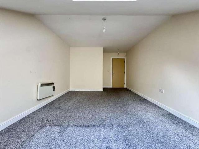 2 bed flat for sale