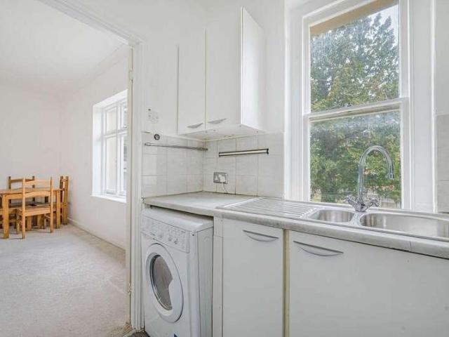 2 bed flat for sale