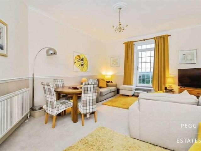 2 bed flat for sale