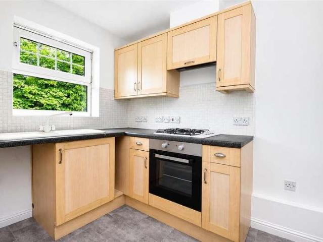 2 bed flat for sale