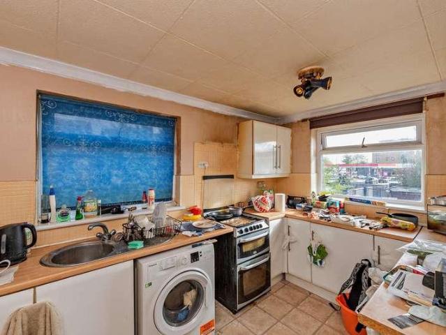 2 bed flat for sale