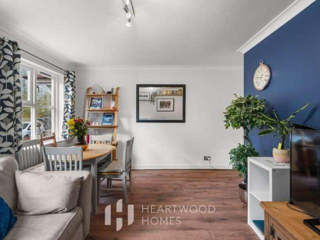 2 bed flat for sale