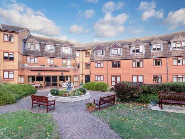 2 bed flat for sale