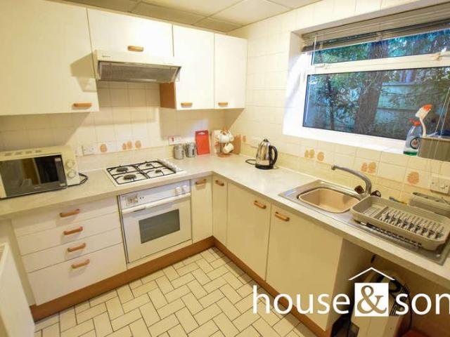 2 bed flat for sale