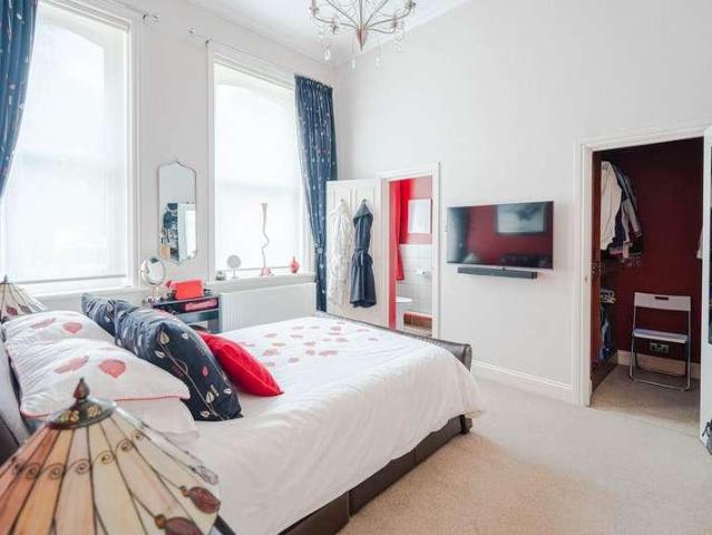 2 bed flat for sale