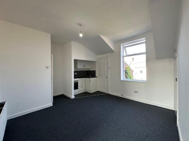 2 bed flat for sale