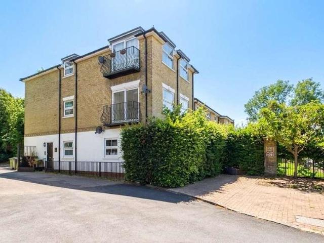 2 bed flat for sale