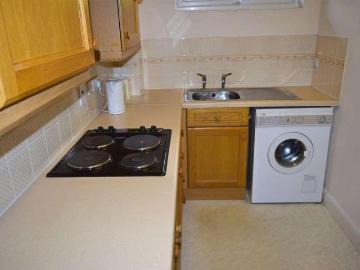 2 bed flat for sale