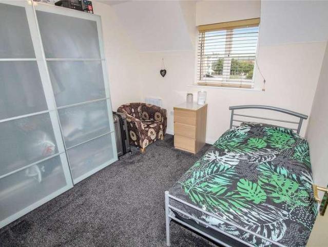 2 bed flat for sale