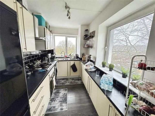 2 bed flat for sale