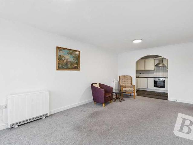 2 bed flat for sale