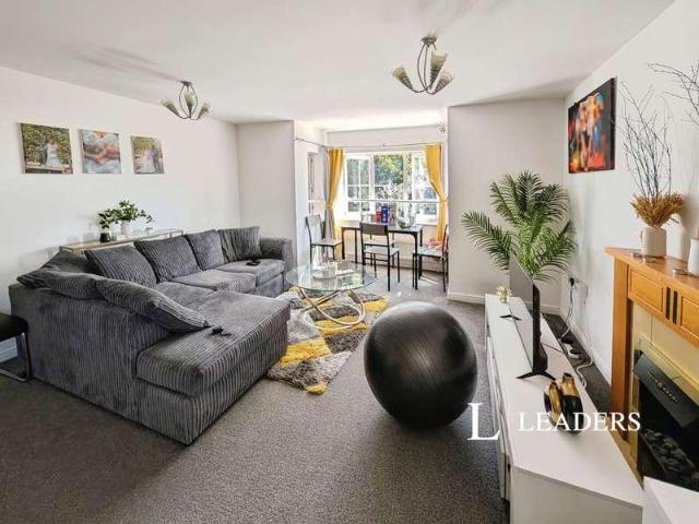 2 bed flat for sale